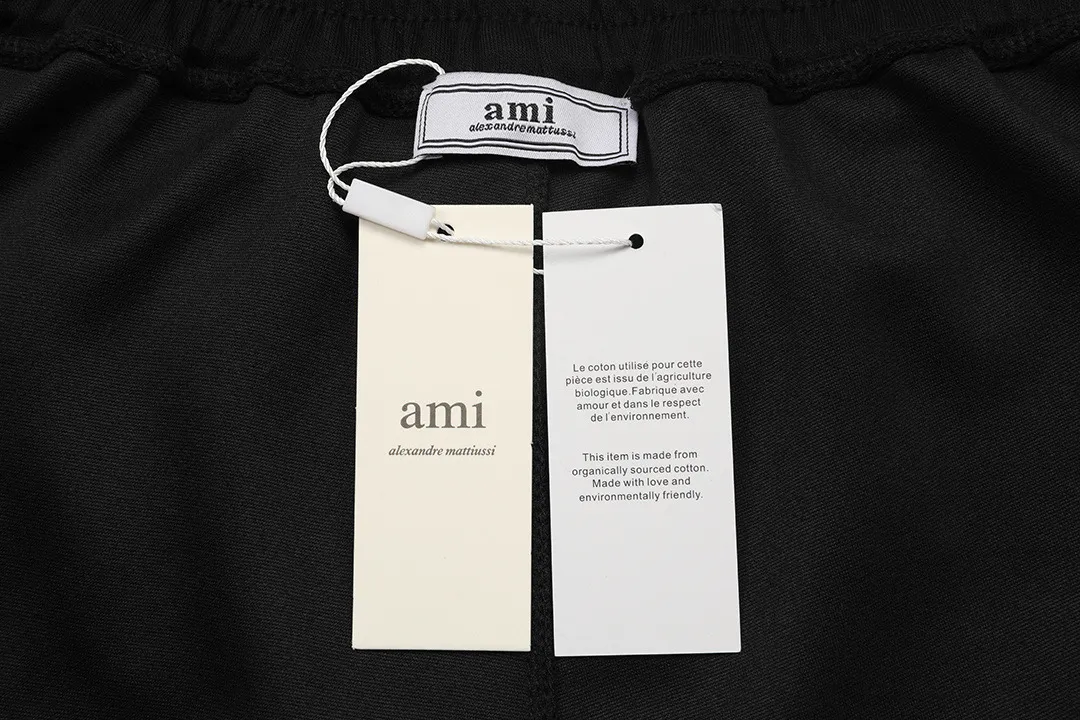 AMI 2026New Arrival Imported machine-embroidered love letter logo, essential for daily commuting for men and women Casual shorts ·Customized milk silk cotton fabric ·Imported machine embroidery technology ·Waist label, hangtag, three wash marks complete Color: Black Sizes: XS S M L